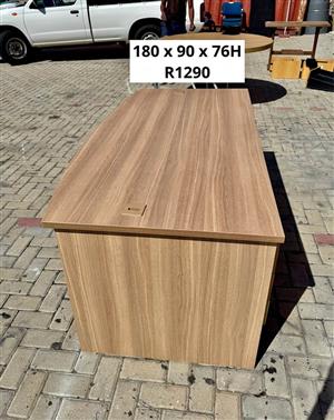 GOOD QUALITY OFFICE DESK WITH DRAWERS