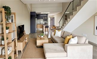 Luxury 4-Bed, 3-Bath Loft Apartment – Modern Family Living in Centurion