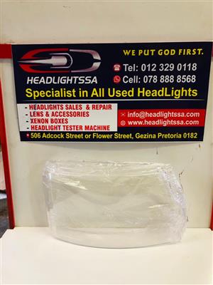 Range Rover Discovery 4 right side headlight replacement lens (2014)