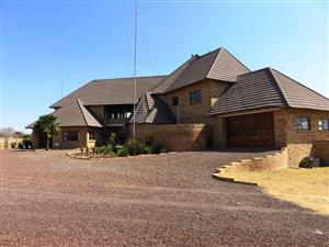 Waterfront Masterpiece on Vaal Dam, Free State.