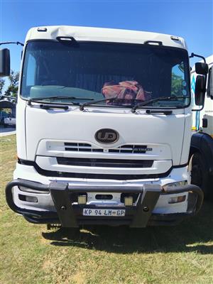 2014 Nissan UD450 horse truck for sale