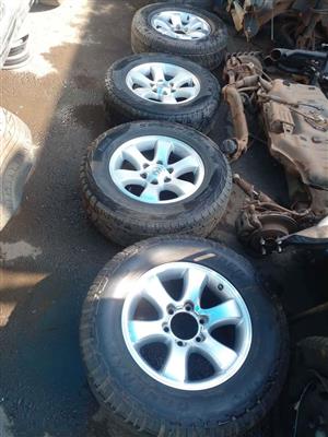 Toyota prado 120 series megs n tyer size 265/65/17 in good condition