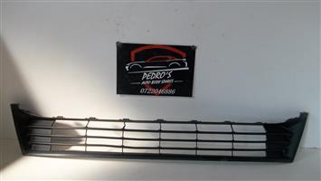 Toyota Corolla Prestige front bumper center grille