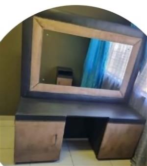 Dressing table with 2 side cabinet and carpet 