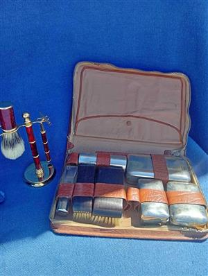 Gentleman case with accessories & shaving set