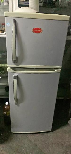 Fridge for sale R1000 280 Steve Biko road  Gezina  PTA  Wattsup   call