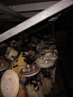 USED MIXED MERCEDES, TOYOTA & MITSUBISHI FUEL PUMPS
