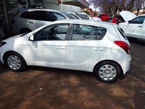 2014 HYUNDAI i20 1.4 Fluid Manual white color petrol 