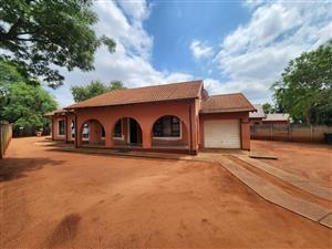 Your Vision, Your Value! Sprawling 3-Bed Home on 1101m² stand.