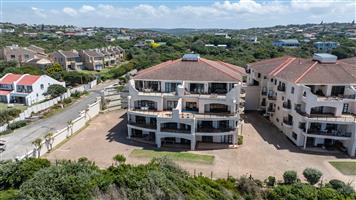 Luxury Meets the Ocean – Crème de la Crème Penthouse Living