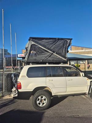 Razorback Roof top tent