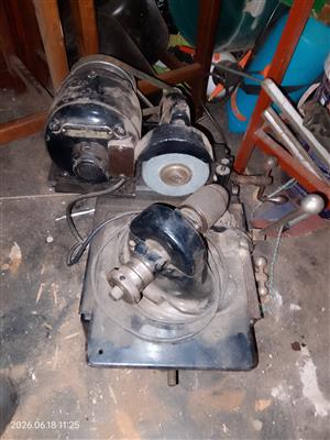 Valve grinding machine