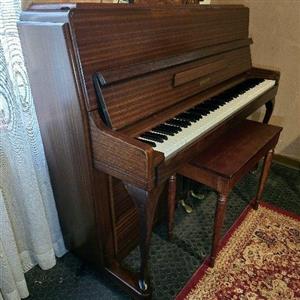 Piano in excellent condition with delivery included in Gauteng 