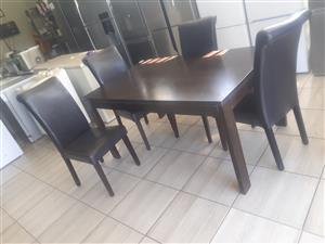 Dining room table and chairs (S112114A)