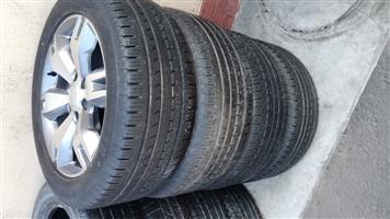 20inch Ford Everest original mags with good used tyres to use for for spare