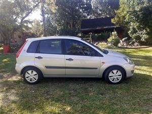 Motor vehicle for sale: 2006 Ford Fiesta 1.4i