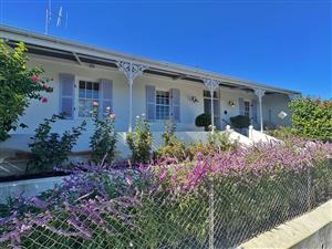 Charming Victorian Gem in Historic Church Street, Tulbagh – Modern Comfort Meets Heritage Elegance.