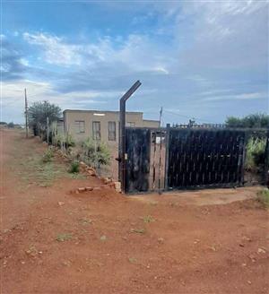 Land 1123 square metre with a building consists of big 2 rooms in Soshanguve