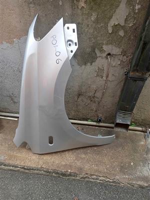 Polo 6 fender right side