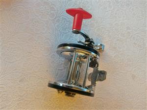 Vintage Penn Super-Mariner 49 Reel