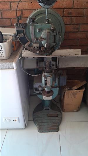 Industrial stapling machine 