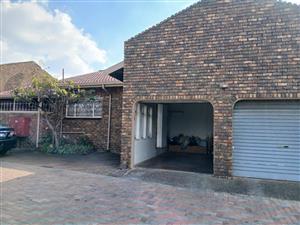 Townhouse For Sale in Birchleigh
