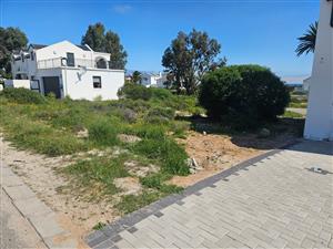 Beautiful Stand in the Exclusive Shelley Point Estate