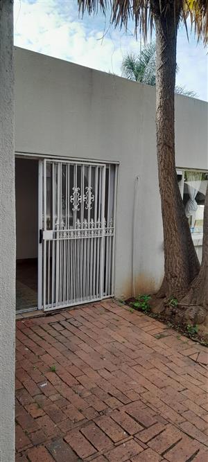 Cottage available in Northcliff 
