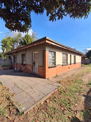 Investment Opportunity – 6-Bedroom Property in Peacehaven, Vereeniging.