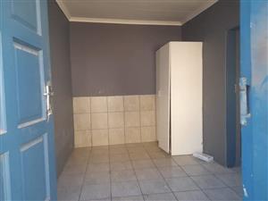 Bachelor unit to let in 7th avenue bezvalley jhb