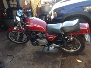 Classic Kwasaki z750 needs a little TLC it is a get on and ride