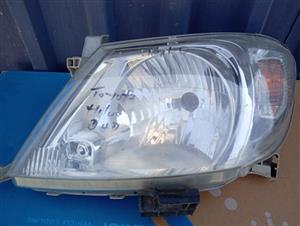 Hilux 2007 left headlight for Sale
