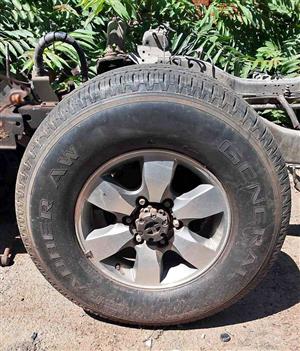 Isuzu kb320 V6 4x4 rim and tire