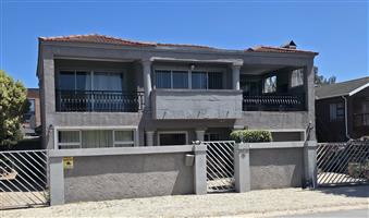 Perfectly Positioned for a Seaside Lifestyle!