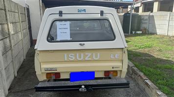 1987 Isuzu 250 KB diesel bakkie, 5 speed, direct injection with canopy and tow b