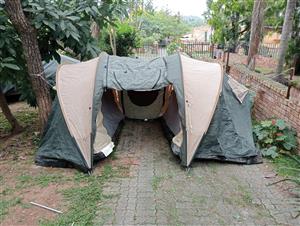 2x large tents 