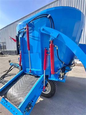6 CUBE FEED MIXER