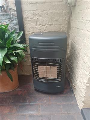 1 x Alva 3 panel gas heater (9kg gas bottle included) @ R1000