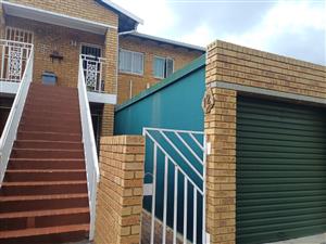 Townhouse For Sale in Birchleigh