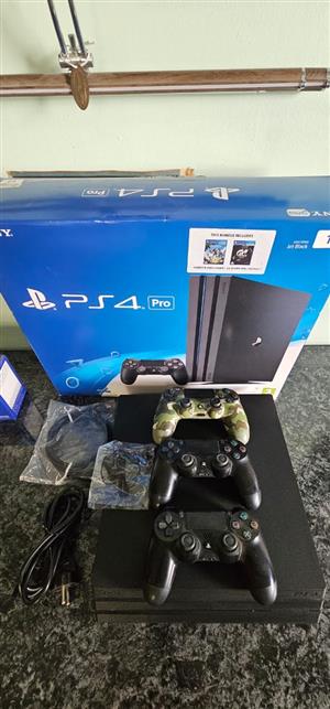 Playstation 4 Pro Console 1TB+3DualShock wireless controllers+3Top-Tier Games