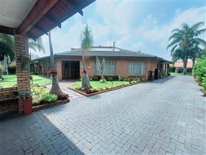 House For Sale in Zwartkop