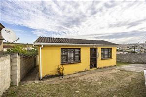 Charming 2-Bedroom Home with Spacious Yard in Mdantsane