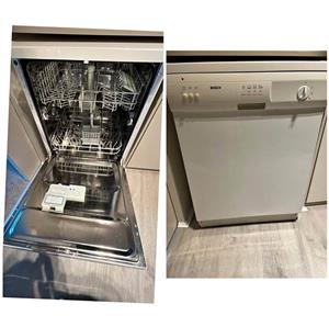 White Bosch dishwasher . Works perfectly. Collect in Seapoint.