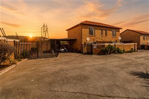 Townhouse For Sale in Strubensvallei