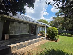 Elegant Modern 5 Bed Home - Newly Renovated!