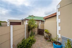 Delightful 2 bed unit in Milkwood Park
