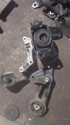 Nissan Almera auto engine mounting for sale