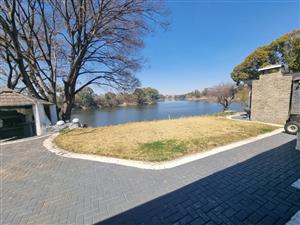 Absolute stunning Riverfront property for sale in Lindequesdrift