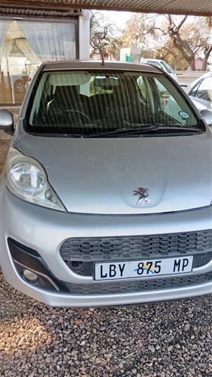 2013 Peugeot 107 hatchback