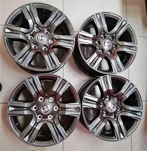 17inch Toyota Hilux/Fortuner original mags set 